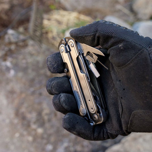 Translation missing: en.A gloved hand using easy access tools on the arc