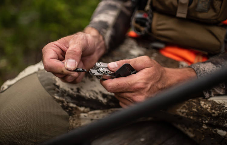 Hunter replacing bit on Leatherman bit driver