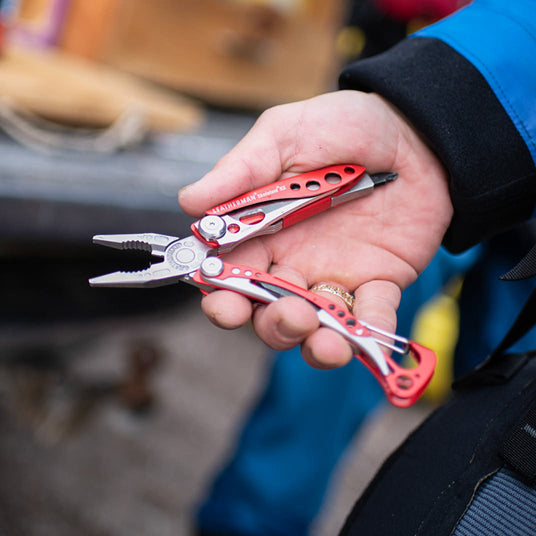 Translation missing: en.A person holding a pair of Leatherman Skeletool RX in their right hand, ready to use them for a task