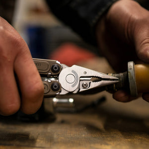 Translation missing: en.Close-up of hands using Leatherman ARC® Talos multi-tool pliers